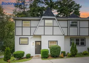 Charming & Cozy 4BR in SouthPark - Image 1
