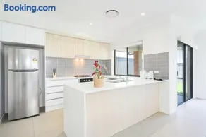 Sydney Cobbitty 4bed house close Oran Park - Image 2
