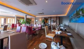 Cryans Hotel - Image 3