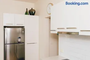 Exclusive Anglesea River Beach Apartment - Image 5