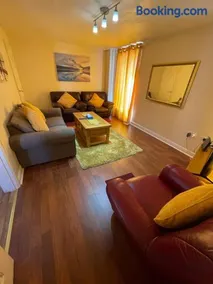 Holiday Home In Cardiff. Sleeps 6 - Image 5