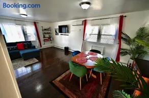 Bright & cozy 2nd Floor Apartment Close to NYC - Image 1