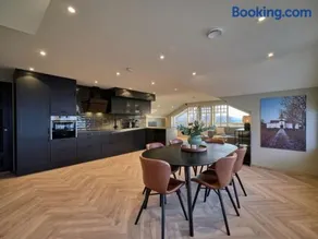 Nice apartment with five bedrooms and sea view - Image 1
