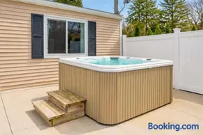 Lakewood Luxury - Pool - Hot Tub - Walk to Town - Family Friendly - Image 2