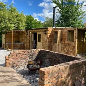 Bee Bole Cabin - Image 3