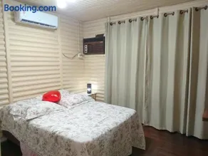Chalé alpino em canela rs todo mobiliado com cozinha lareira split Wi-Fi 2 quartos perto do centro - Image 3