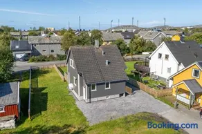 Modern 5BR House - Central - 2,5 Bathroom - Terrace - Parking - Image 2