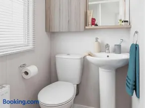 Limetree Lodge 2 with Pets Welcome at Riverside Leisure Park - Image 3