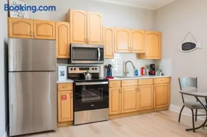 Cute & Compact 1BR Easy Walk to Downtown Historic District - Image 2