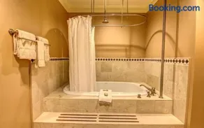 Cottages and Suites at River Landing - Image 2