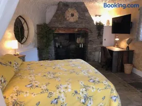 Olli's Cottage-Terrace & Jacuzzi optional - Image 2