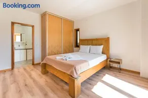 Fernandes Guest House Bright Private Suite - Image 2