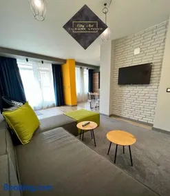 City Art Luxury Living Free Parking - Image 4
