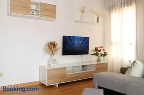 CMS Center Penthouse with Sunny Terrace & Parking - Image 2
