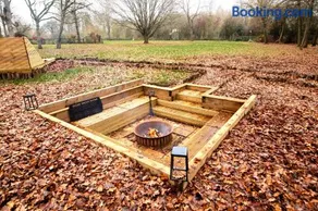 Countryside Cabin on 5 Acres Countryside with Outdoor Firepit, Cinema and converted Stables - Image 2