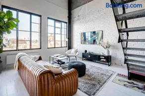 New York Converted Warehouse Apartment in Richmond - Image 3