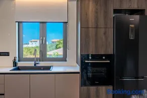 Luxury Suites with BBQ next to Heraklion by Kalles Homes & Suites - Image 3