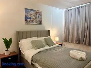 Bright and Spacious 2 Bed Flat Sleeps 5 - Image 3