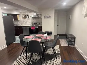 Beautiful Lower level 2 bedroom aprt - Image 5