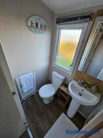 Modern Caravan - Park Dean-Camber Sands - sleeps 6- ENTERTAINMENT PASSES NOT INCLUDED - Image 2