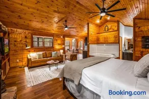 Smoke Rise is a remodeled modern cabin near it all - Image 3