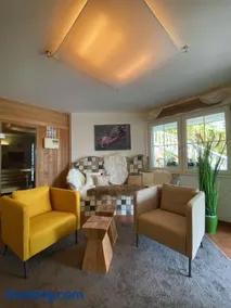 Modernes Alpenapartment mit Sauna Wintergarten und Pool - Image 1