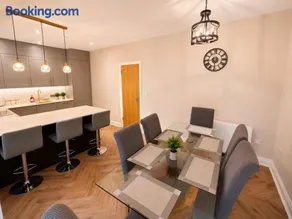 Superb Apartment In The Core Of Brighton - Image 1