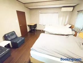 ビーチ コンビニ 温泉徒歩4分以内 BBQ無料 12人OK 5LDK戸建貸切宿 White sun villa - Image 4
