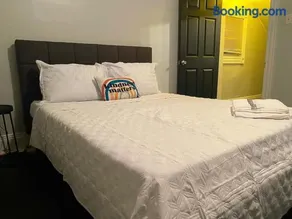 Sleeps 12 Cozy Charleroi Near Pittsburgh PA - Image 3