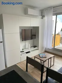 Studio vue port, belle terrasse, piscine - Image 5