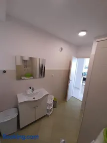 Pere Apartment - Image 3
