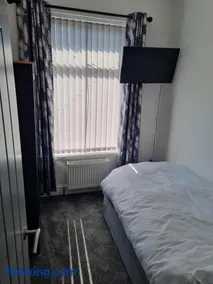 Spacious full House Near Manchester & Liverpool - Image 5