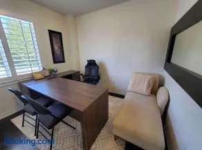 Modern & Cozy Kawartha Getaway - Image 3