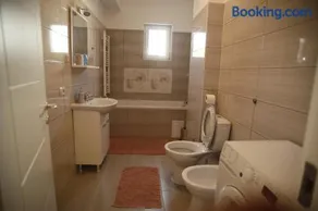 Lar Apartment - Image 2