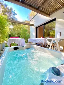 Chambres avec Jacuzzi privatif - Kassiopée Bed & Spa - Image 3