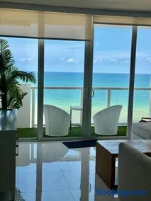 Beachfront Miami Beach Condo, Ocean View & Valet Parking - Image 2