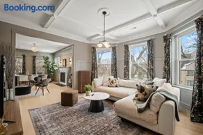 Elegant and Chic 2Bed 2Bath steps from the lake! - Image 3
