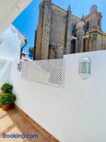 Almocabar Luxury Apartment - Image 2