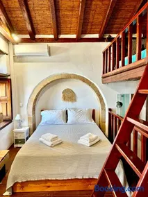 Ypatia Cozy Castle Suite Apartment with Loft - Image 3