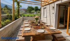 Green Chalet du lac - luxury property with swimming pool, large private garden and parking, few steps from the beach, ideal for families - Image 2