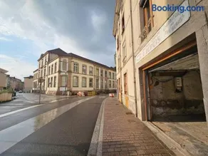 Maison avec garage et terrasse quartier historique - Image 3