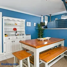 Blue Jetty Beach House in Sunderland Bay - Image 4