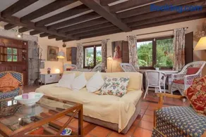 Charming House with Lake View - Image 2