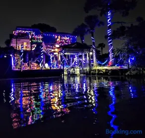 Lazy Lake Lodge on Clear Lake-Space Center Houston - Image 1