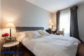 Spacious Apartment with Views of Plaza de España & María Luisa Park - Image 3