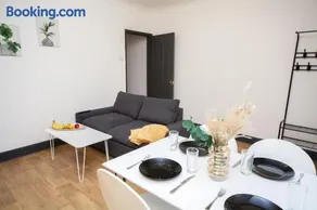 Newly renovated, bright and stylish flat - Image 2