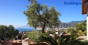 M Suites Sorrento - Image 1