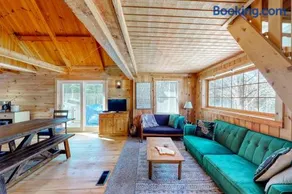 Cozy woodsy Cabin w/ a Deck, Firepit, Gas Grill, Free WiFi, & Full Kitchen - Image 2