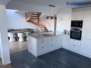 Chameleon House - Image 3