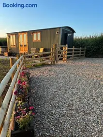 Harriets Hideaway - hot tub and views - Image 1